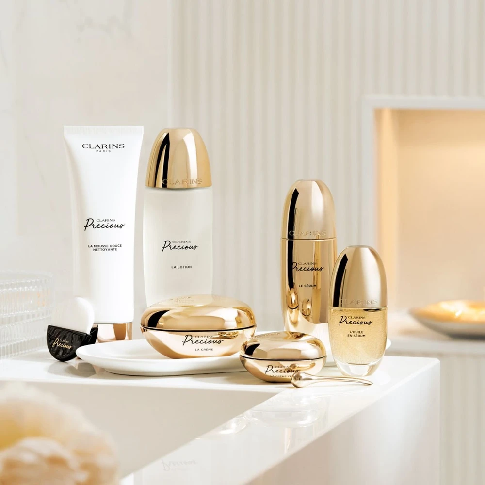 „Clarins Precious Huile En Serum“ drėkinamasis ir atkuriamasis naktinis veido serumas, 30 ml