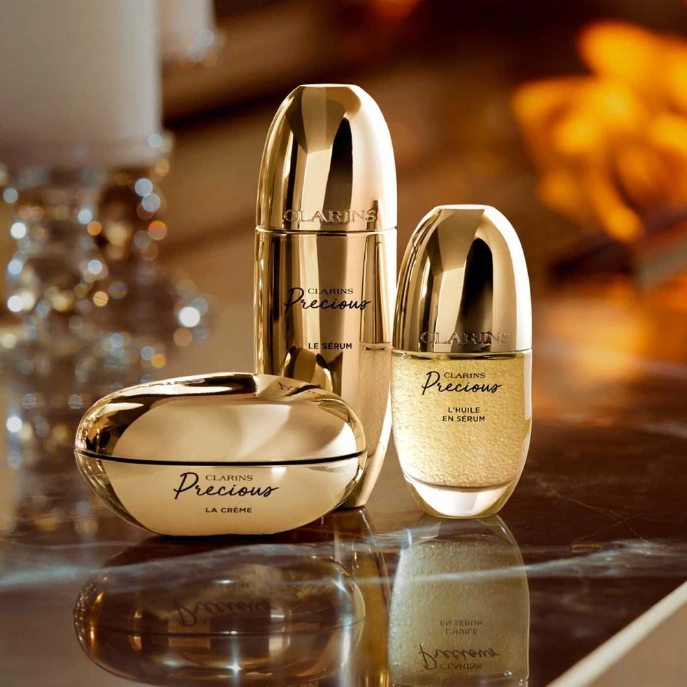 „Clarins Precious Huile En Serum“ drėkinamasis ir atkuriamasis naktinis veido serumas, 30 ml