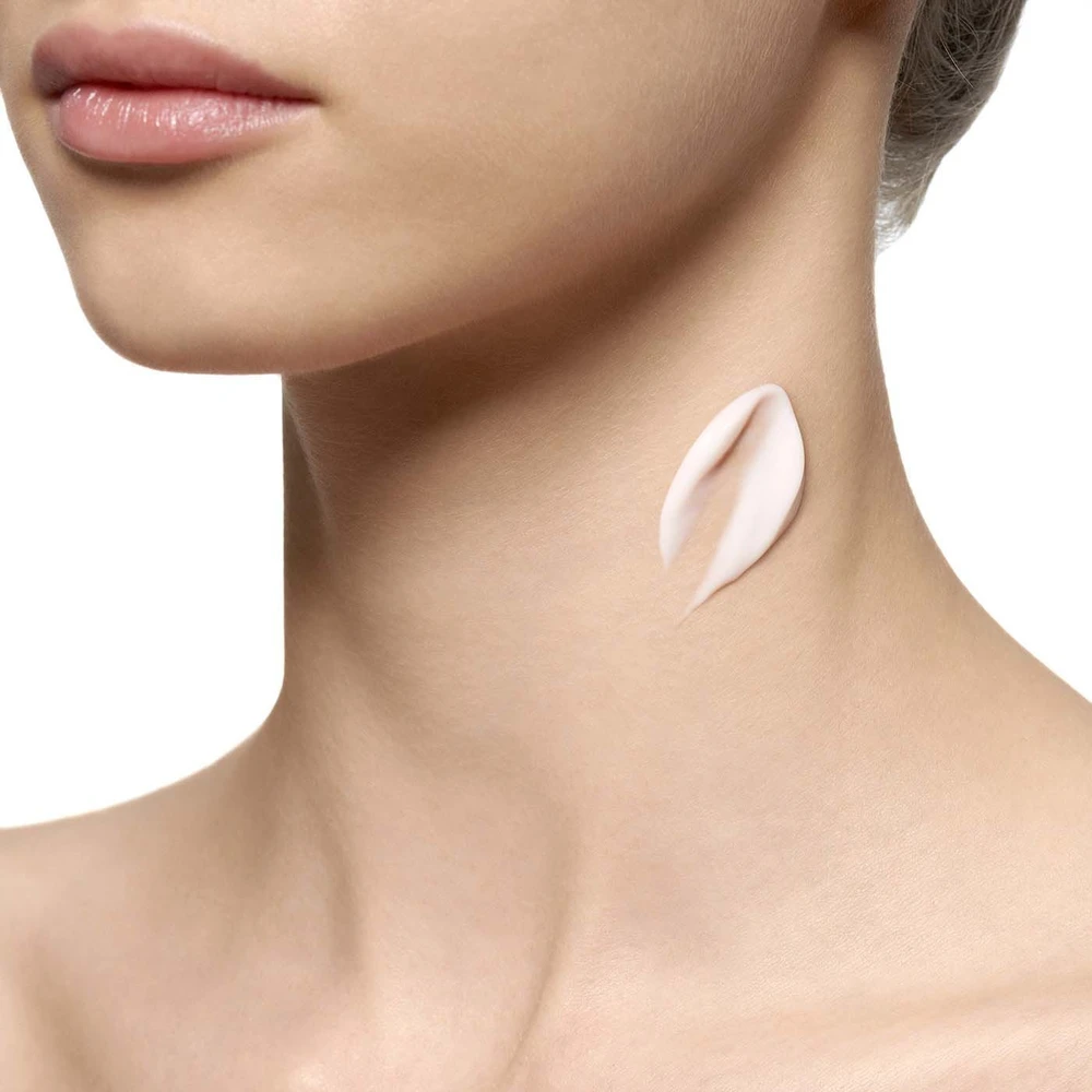 Clarins Kelių rūšių intensyvus kremas kaklui ir dekoltė "Super Restorative" (dekoltė ir kaklo koncentratas ) 75 ml