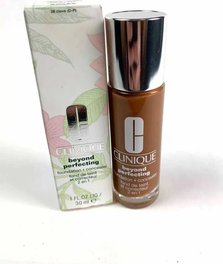 „Clinique Beyond Perfecting Paraben-Free Matte Finish“ skystas makiažo pagrindas ir kaukė 2-in-1, 28 gvazdikėliai, 30 ml
