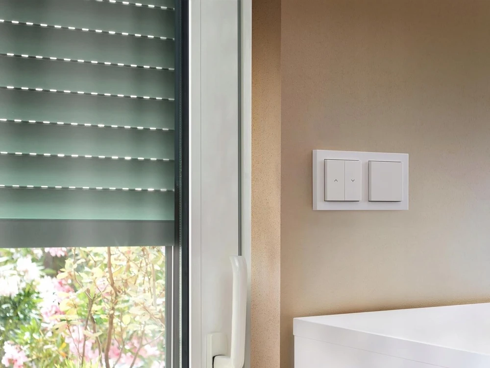 Eve Systems „Carruzzo Eve Shutter Switch Matter“ – išmanusis langų žaliuzių valdiklis (suderinama su: „Apple Home“, „Samsung SmartThings“, „Alexa“, „Google Home“, „Home Assistant“)