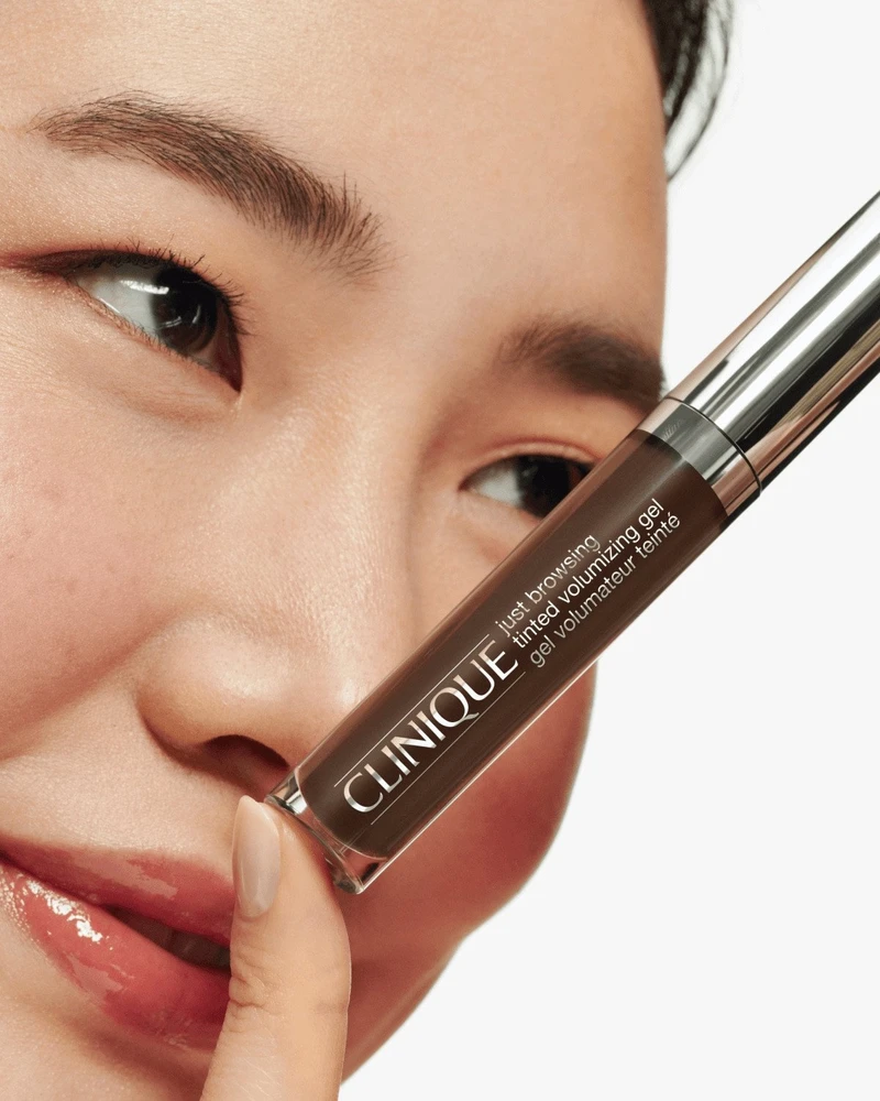 „Clinique Just Browsing Tinted Volumizing Gel Dark Espresso“