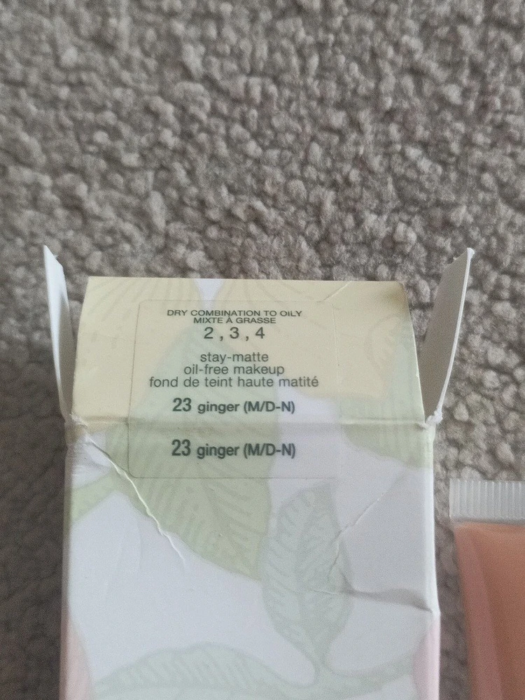 „Clinique Stay-Matte Makeup Oil Free“ skystas makiažo pagrindas, 23 imbiero atspalvis, 30 ml