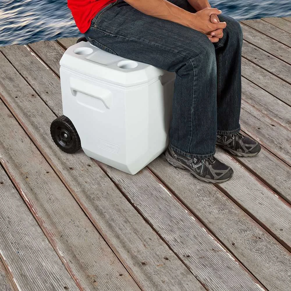 Coleman 50QT aušintuvas kaip sėdimoji vieta