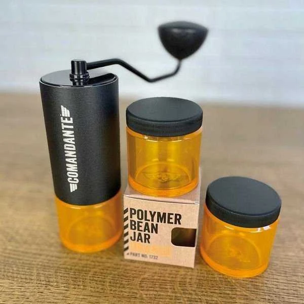 Kavamalė Comandante - Pupelių stiklainis su dangteliu - oranžinis polimeras