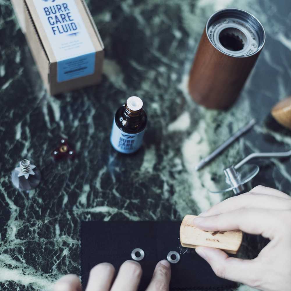 Kavamalė Comandante Užsakymas - Burr Care Fluid Set