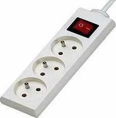 Connect It Konnoc trijų lizdų maitinimo juosta su jungikliu