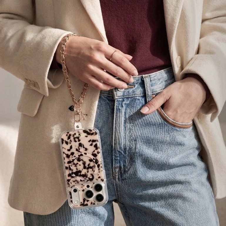 Dėklas Crong Phone Charm - Lanyard phone strap (rusvai gelsvas Twist) (CRGPHCH17)