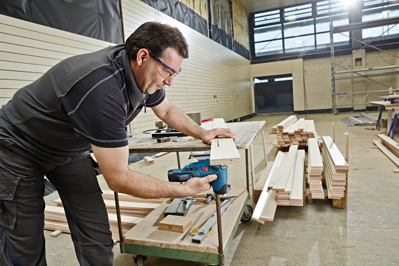 Akumuliatorinis siaurapjūklis Bosch GST 10,8V Li be akumuliatoriaus ir kroviklio