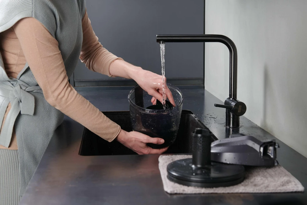 Hoover dulkių siurblys | HP105HM 011 | Be maišelio | Galia 700 W | Dulkių talpa 2 L | Juodas