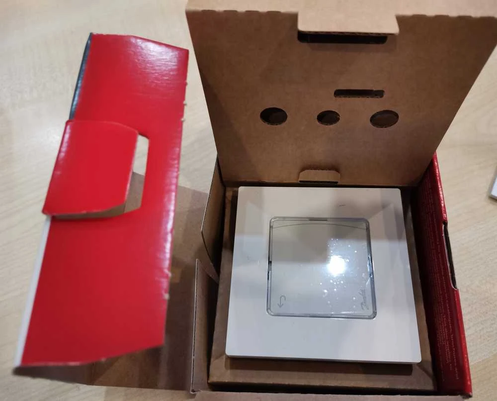 Šildymo valdymo sistema Danfoss Icon, termostatas bevielis, su ekranu, virštinkinis