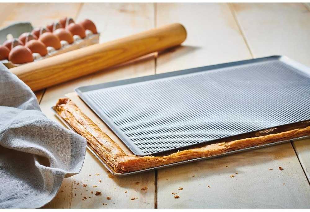 De Buyer Blacha do pieczenia 40X30cm perforowana INOX