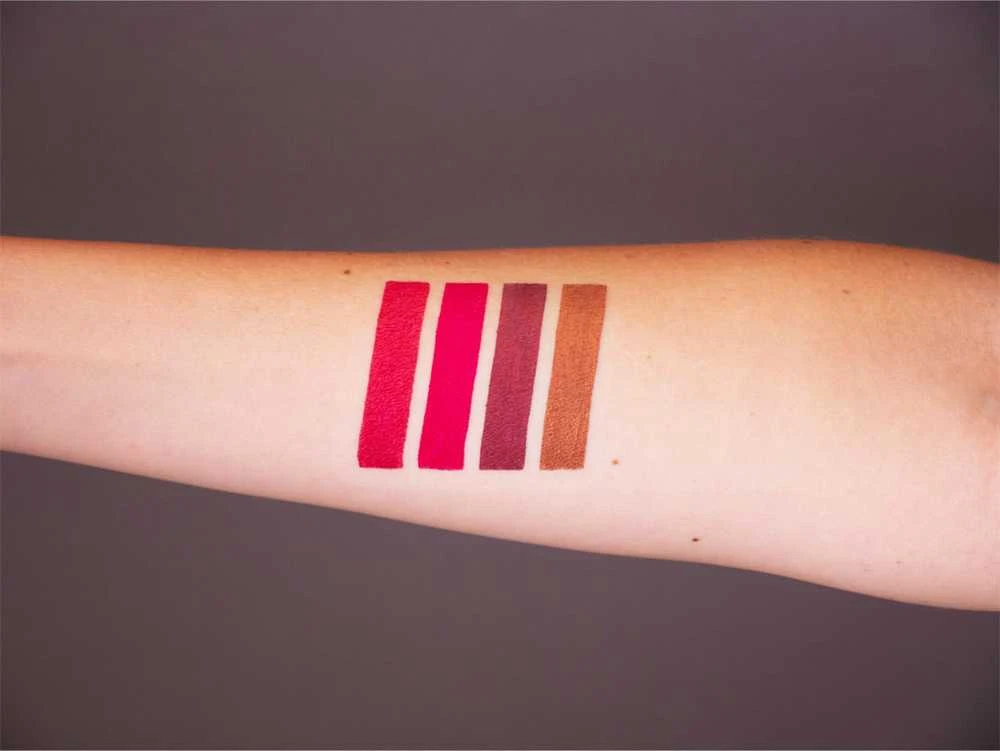 Deborah Fluid Velvet Matte skysti lūpų dažai 53 Brown 4,5 g