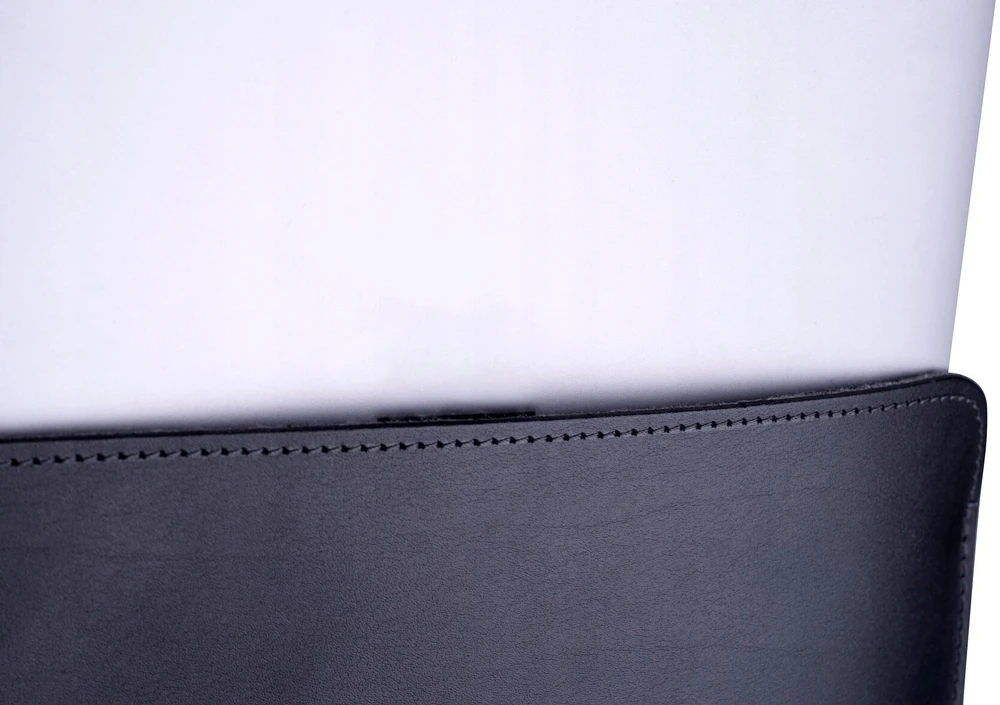 BALTAN Odinis dėklas Premium do MacBooka Pro 16" juoda