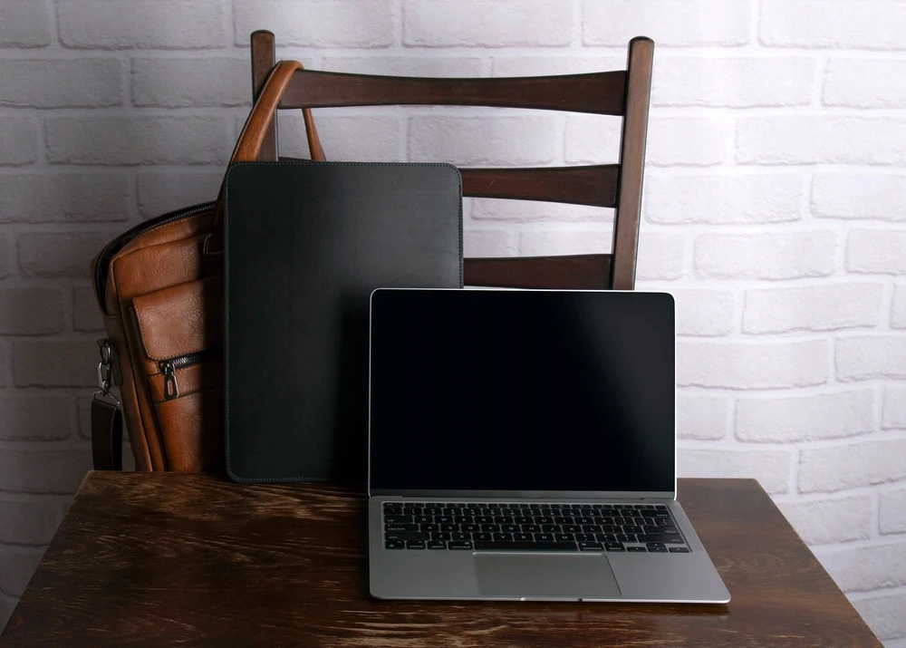 BALTAN Odinis dėklas Premium do MacBooka Pro 16" juoda