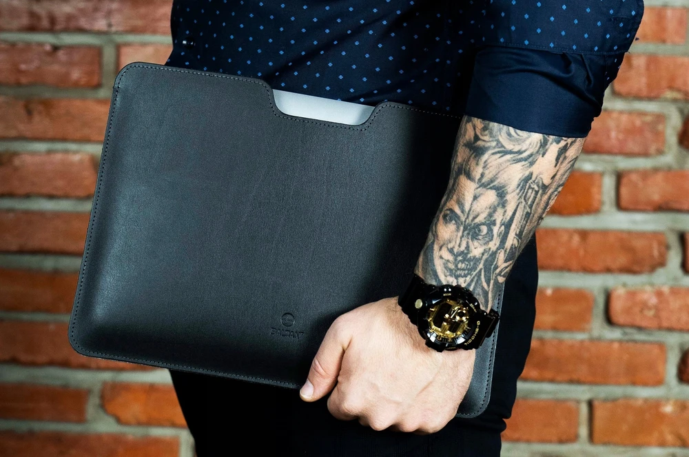 BALTAN Odinis dėklas Razor do MacBooka Air 13" M2 juoda