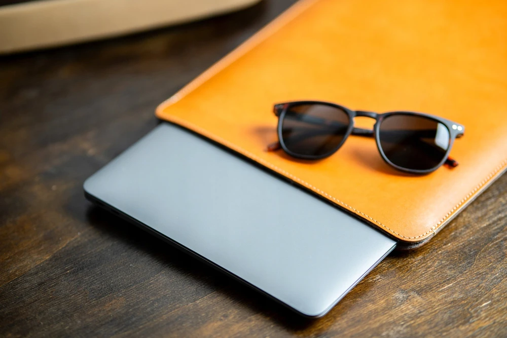 BALTAN Odinis dėklas Premium do MacBooka Air 15" M2 ruda