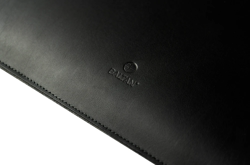 BALTAN Odinis dėklas Razor do MacBooka Air 13" M1 juoda