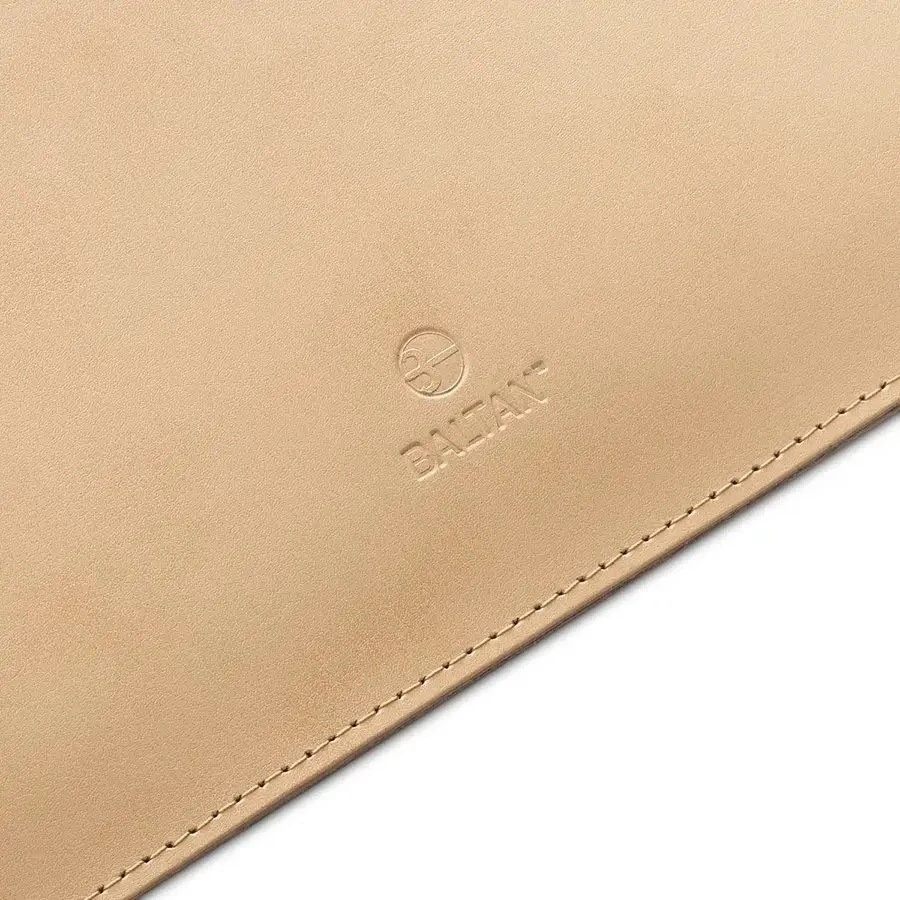 BALTAN Odinis dėklas su zamkiem do MacBooka Pro 14" M5 smėlio sp.