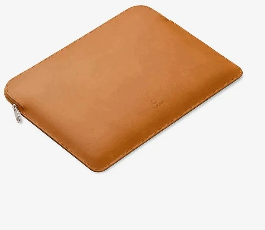 BALTAN Odinis dėklas su zamkiem do MacBooka Pro 14" M5 ruda