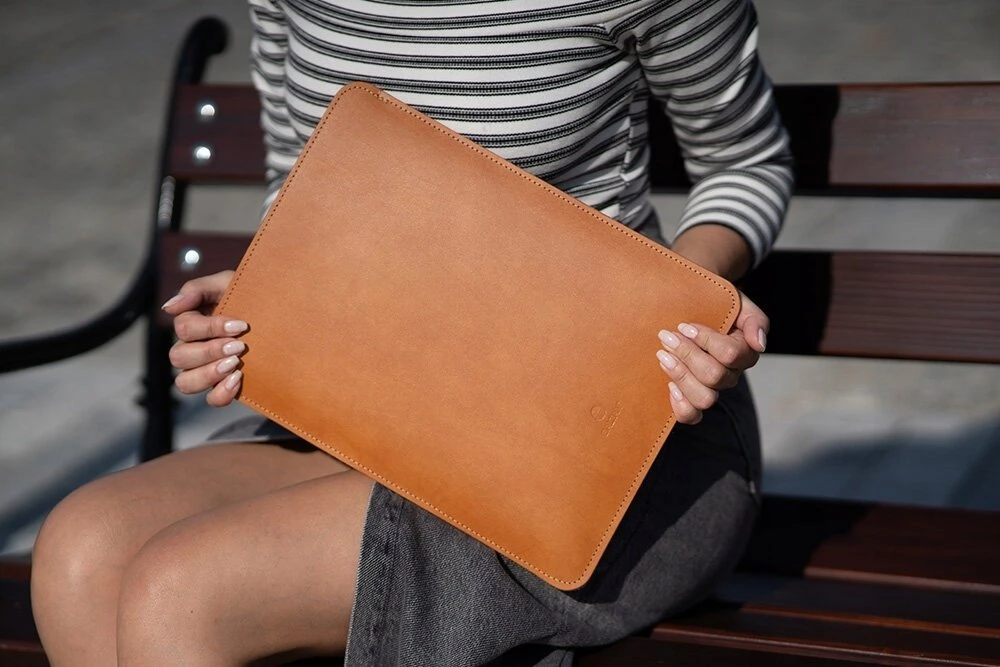 BALTAN Odinis dėklas Premium do MacBooka Air 13" M5 ruda