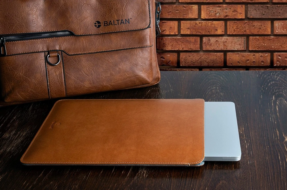 BALTAN Odinis dėklas Premium do MacBooka Pro 16" M4 ruda