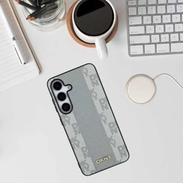Dėklas DKNY odinis languotas MagSafe Samsung Galaxy S25 pilkšvas