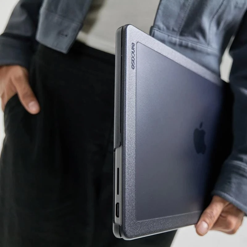 „Incase Edge“ kietasis dėklas – „MacBook Pro 14“ M4/M3/M2/M1/2024-2021 Juodas