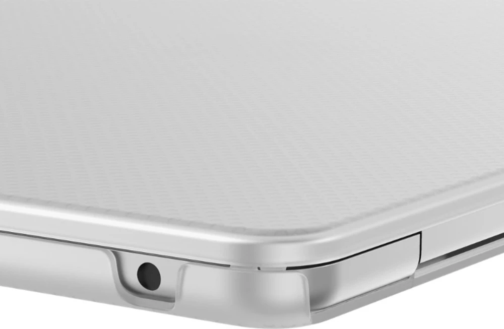 „MacBook Air“ 13,6 colio M2 (2022 m.) „Incase Hardshell“ dėklas (taškai / skaidrus)