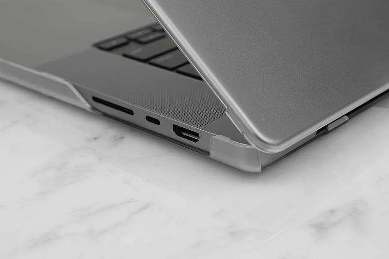 „Moshi iGlaze“ kietasis dėklas – „Obudowa MacBook Pro 16“ (M4/M3/M2/M1/2024–2021), skaidrus