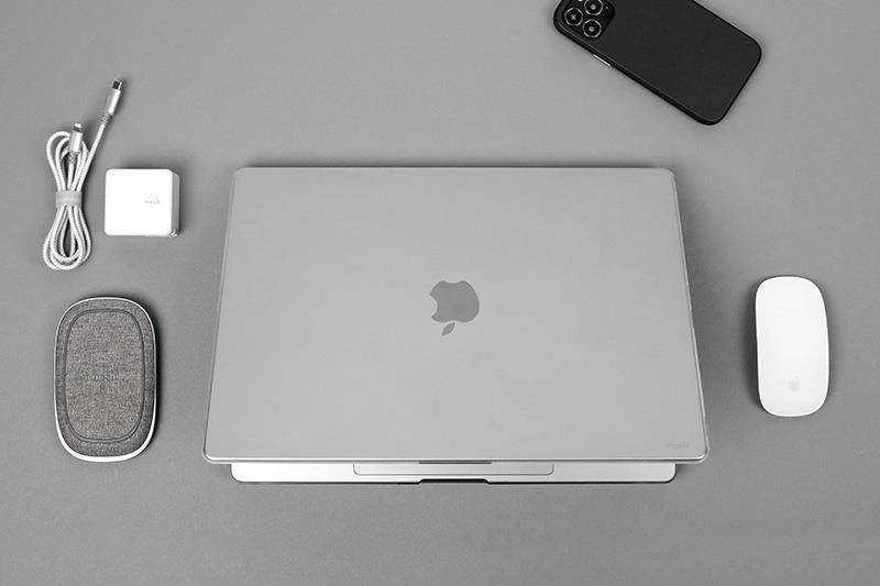„Moshi iGlaze“ kietasis dėklas – „Obudowa MacBook Pro 16“ (M4/M3/M2/M1/2024–2021), skaidrus