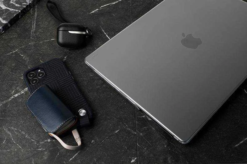 „Moshi iGlaze“ kietasis dėklas – „Obudowa MacBook Pro 16“ (M4/M3/M2/M1/2024–2021), skaidrus