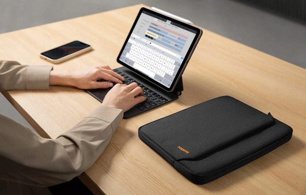 Tomtoc Light-B18 T iPad 11'' dėklas (juodas)