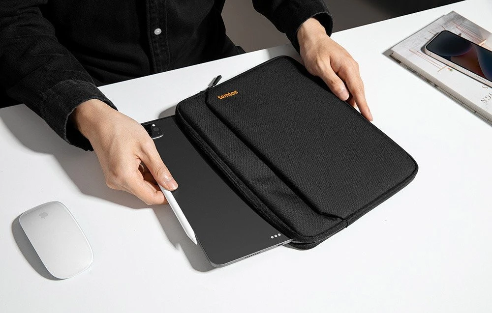 Tomtoc Light-B18 T iPad 11'' dėklas (juodas)