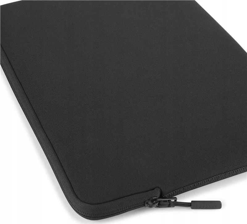 Pipetto Classic Fit dėklas, juodos spalvos – Apple MacBook Air 15″