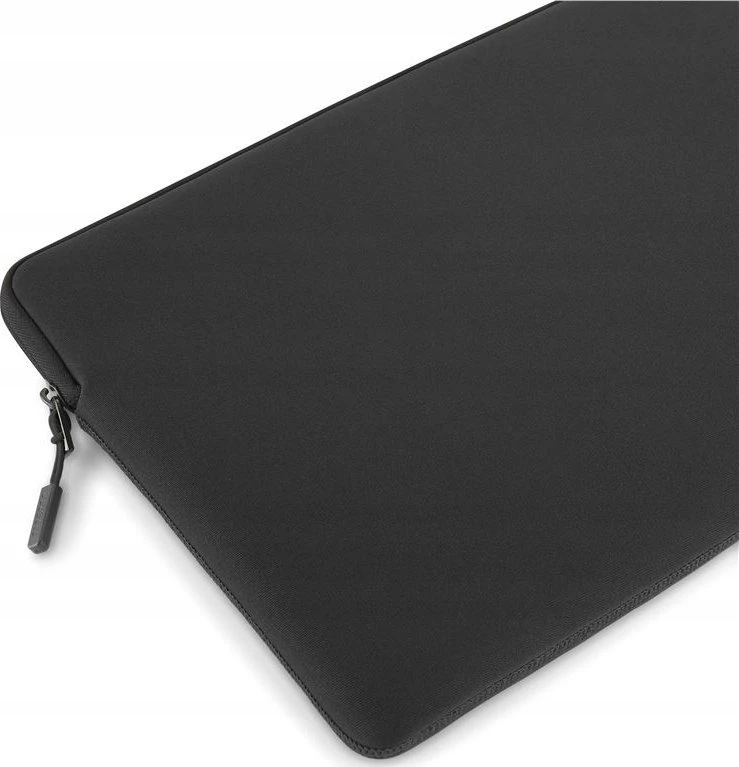 Pipetto Classic Fit dėklas, juodos spalvos – Apple MacBook Air 15″