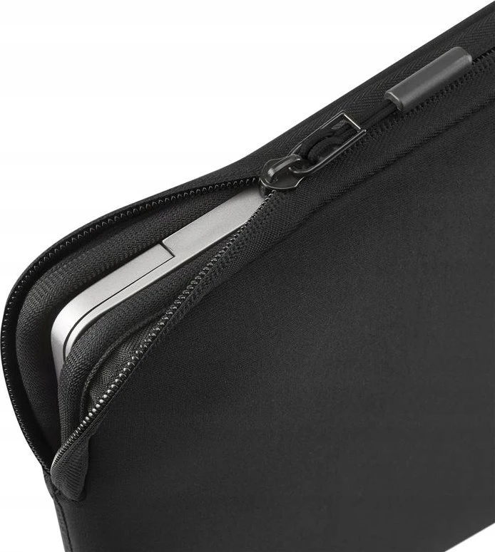 Pipetto Classic Fit dėklas, juodos spalvos – Apple MacBook Air 15″