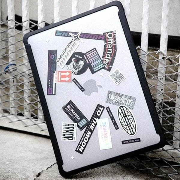 Skinarma case Henko MacBook Pro 14″ (2021-2023) frost clear