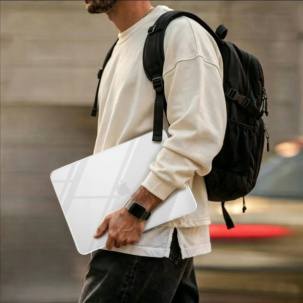 „Tech-Protect“ minkštas dėklas „MacBook Pro 16“ (2021 / 2023 / 2024 / 2025 / 2026) – permatomas