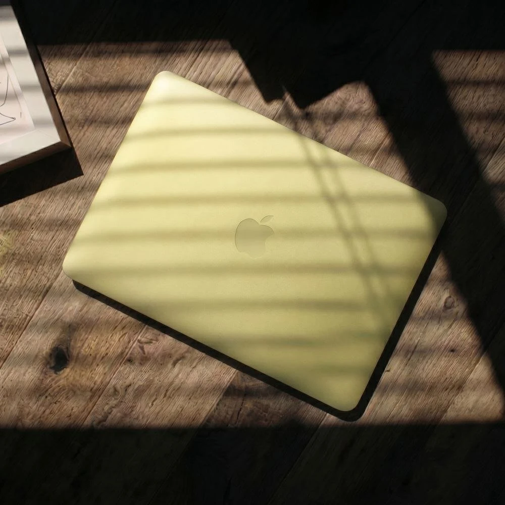 „Tech-Protect“ minkštas dėklas „Macbook Neo 13“ 2026, citrininis