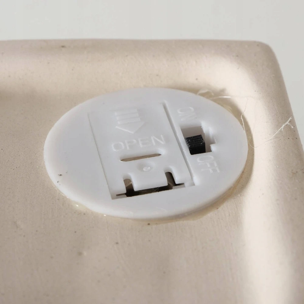 Boltze kalėdinė dekoracija. Akmens masės namo dekoracija su LED apšvietimu, 10,5 cm.