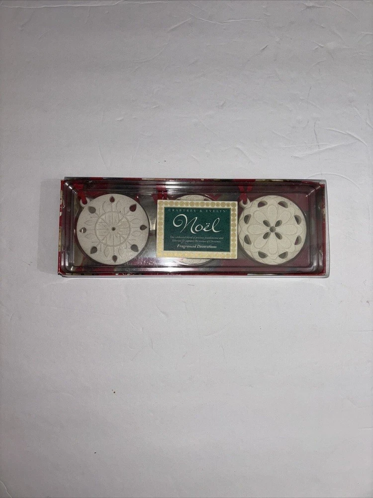 „Crabtree & Evelyn“ kalėdinių dekoracijų kambario oro gaiviklio rinkinys, 3 vnt.