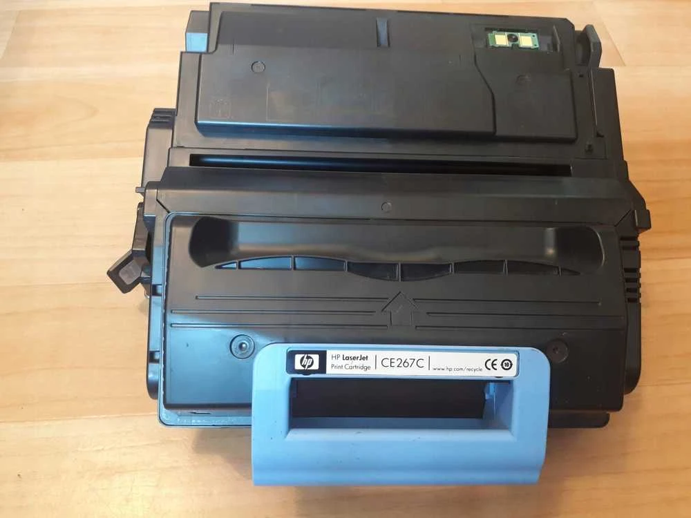 HP LaserJet dažų kasetė CE267C su mėlyna rankena