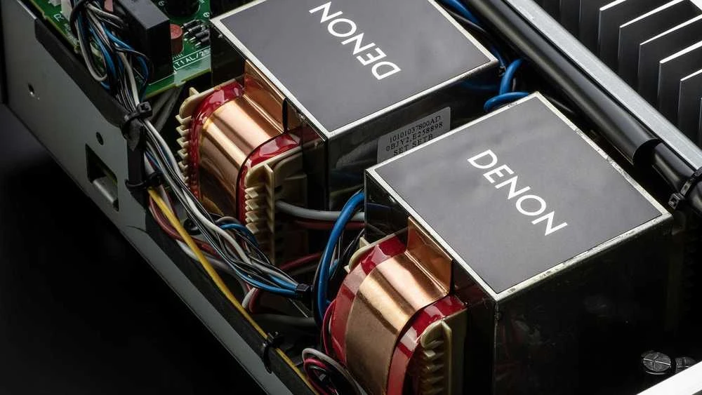 Denon PMA-1700NE integruotas stiprintuvas su šoniniu signalu
