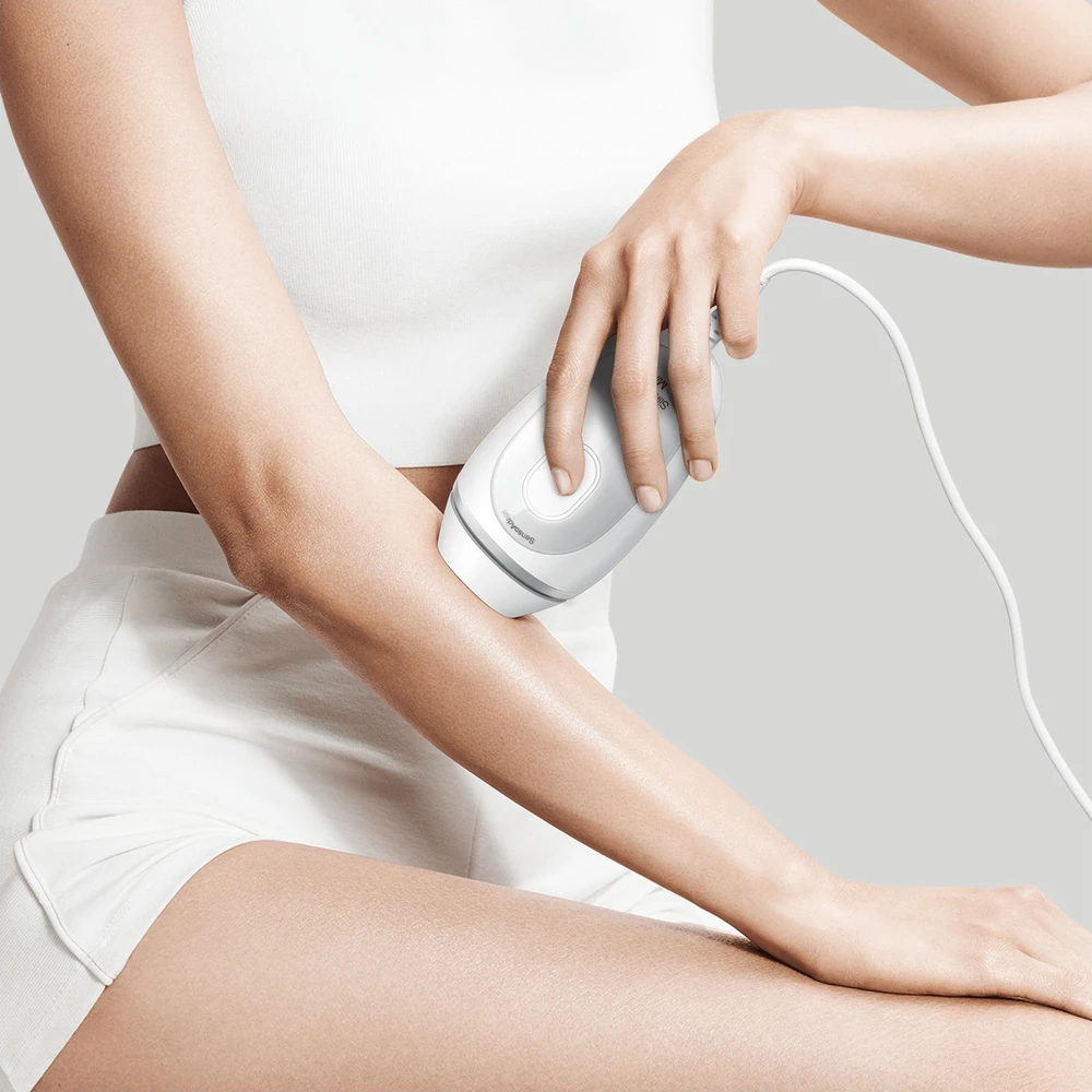 Depiliatorius Braun Braun Silk-expert Mini PL1124, plaukų šalinimo priemonė (balta/sidabrinė, su maišeliu + Venus Smooth)