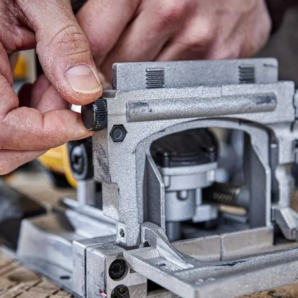 Dewalt griovelių freza DCW682N 18V be akumuliatoriaus ir kroviklio