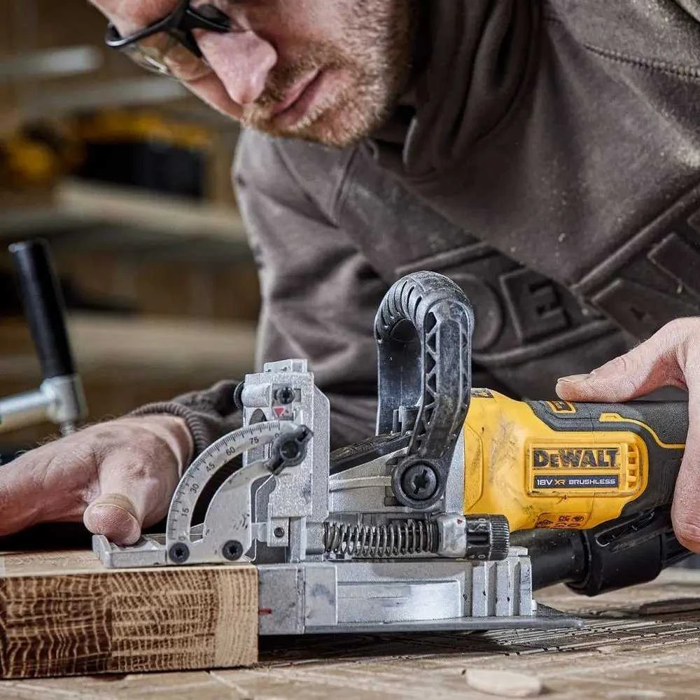 Dewalt griovelių freza DCW682N 18V be akumuliatoriaus ir kroviklio