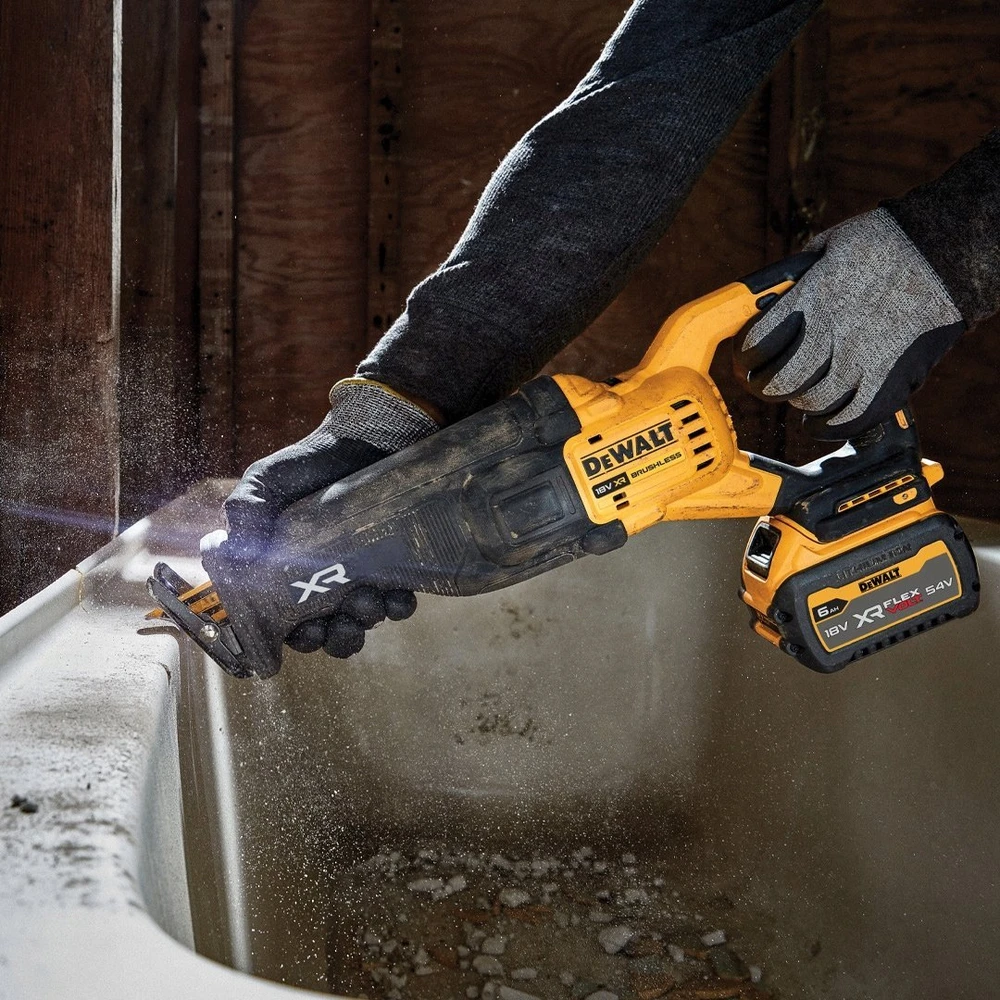 Akumuliatorinis tiesinis pjūklas DeWalt DCS386H2T-QW; 18 V; 2x5,0 Ah akum.