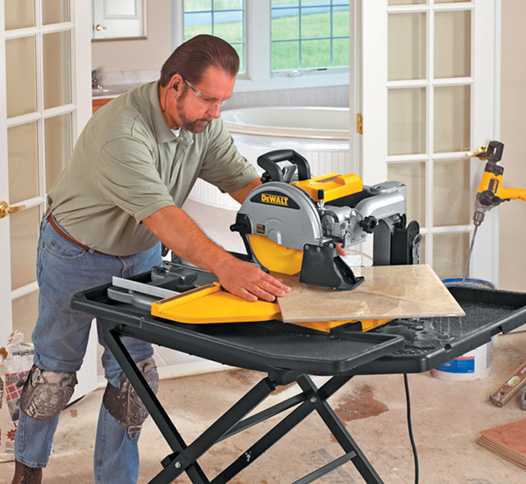 Plytelių pjovimo staklės DeWalt D24000; 690x690 mm