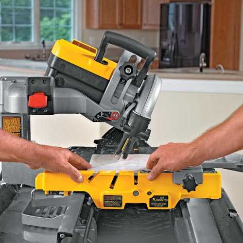 Plytelių pjovimo staklės DeWalt D24000; 690x690 mm
